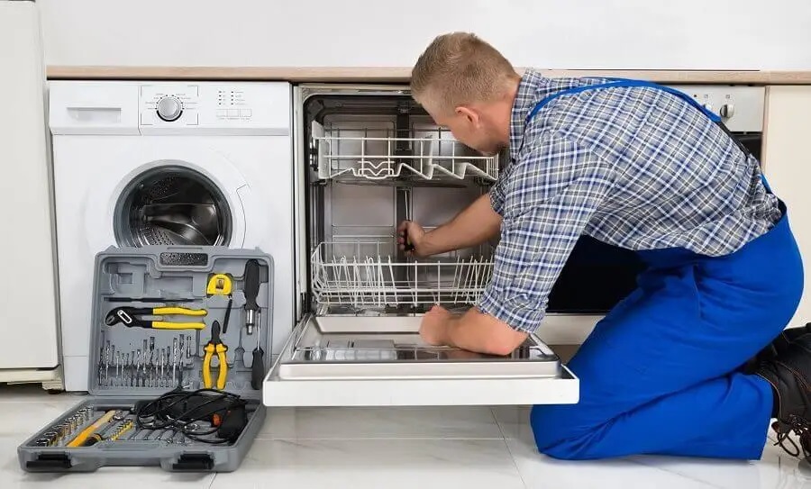 Çubuk Maytag servisi teknisyen ekibi beyaz eşya tamiri yaparken